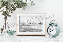 Cargar imagen en el visor de la galería, Impresión del horizonte de Tel Aviv, arte de pared imprimible en blanco y negro, paisaje de Israel