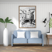 Load image into Gallery viewer, תמונה לקיר של בניין באנדורה בשחור לבן, פרינט להדפסה