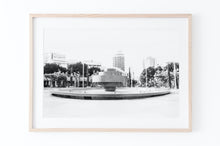 Load image into Gallery viewer, תמונה לקיר של כיכר דיזינגוף תל אביב בשחור לבן, פרינט להורדה