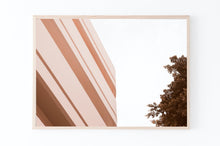 Load image into Gallery viewer, תמונה לקיר של בניין באוהאוס ורוד על רקע לבן בתל אביב, פרינט להורדה