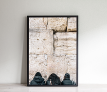 Load image into Gallery viewer, תמונה לקיר של אנשים מתפללים בכותל המערבי בירושלים, פרינט להדפסה 